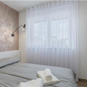 3 Bedroom Apartment with Pool, Garden and Rooftop Jacuzzi in Novigrad, Sleeps 6 